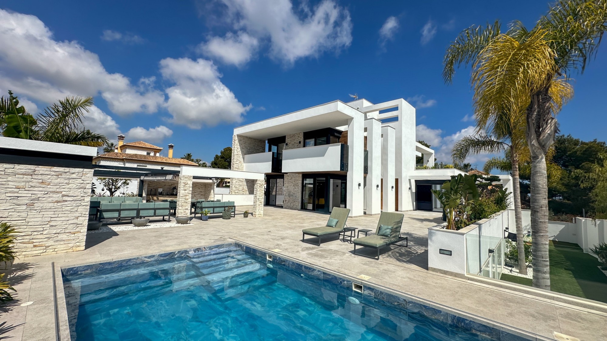Ultra-Luxury Golf & Sea View Villa in Villamartín – The Pinnacle of Mediterranean Living Indulge in