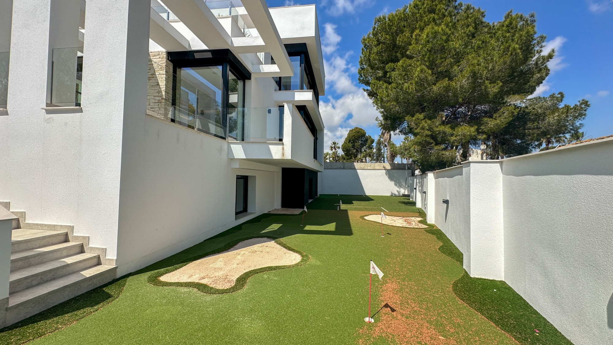 Garden in villa for sale in Orihuela Costa