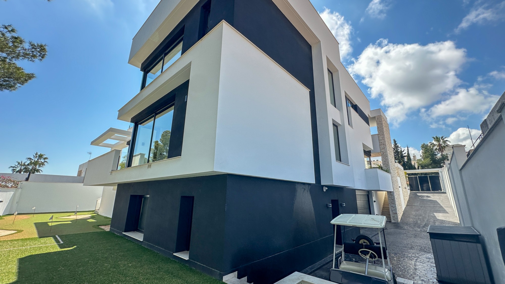 Master bedroom in villa for sale in Orihuela Costa