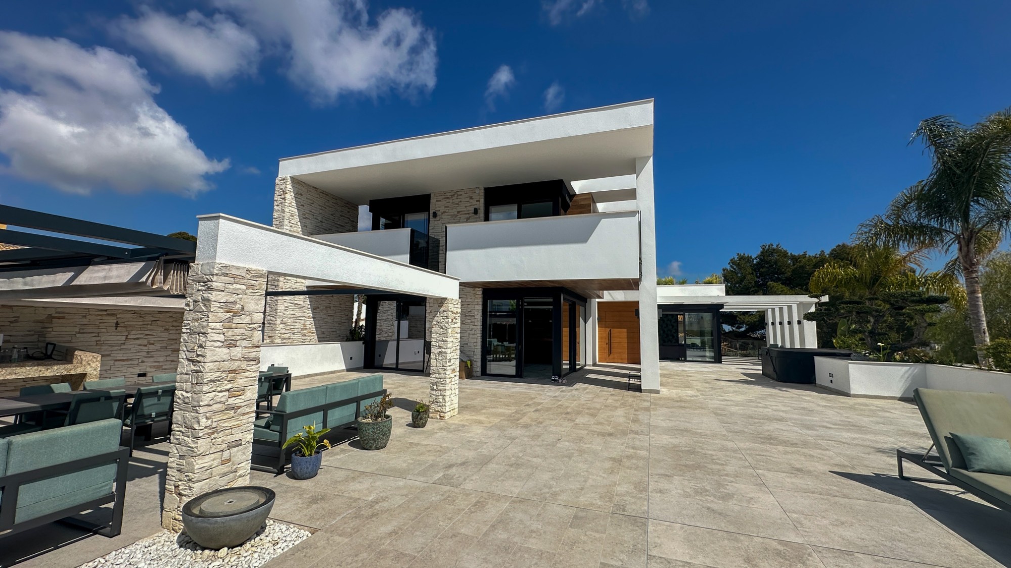 Ultra-Luxury Golf & Sea View Villa in Villamartín – The Pinnacle of Mediterranean Living Indulge in