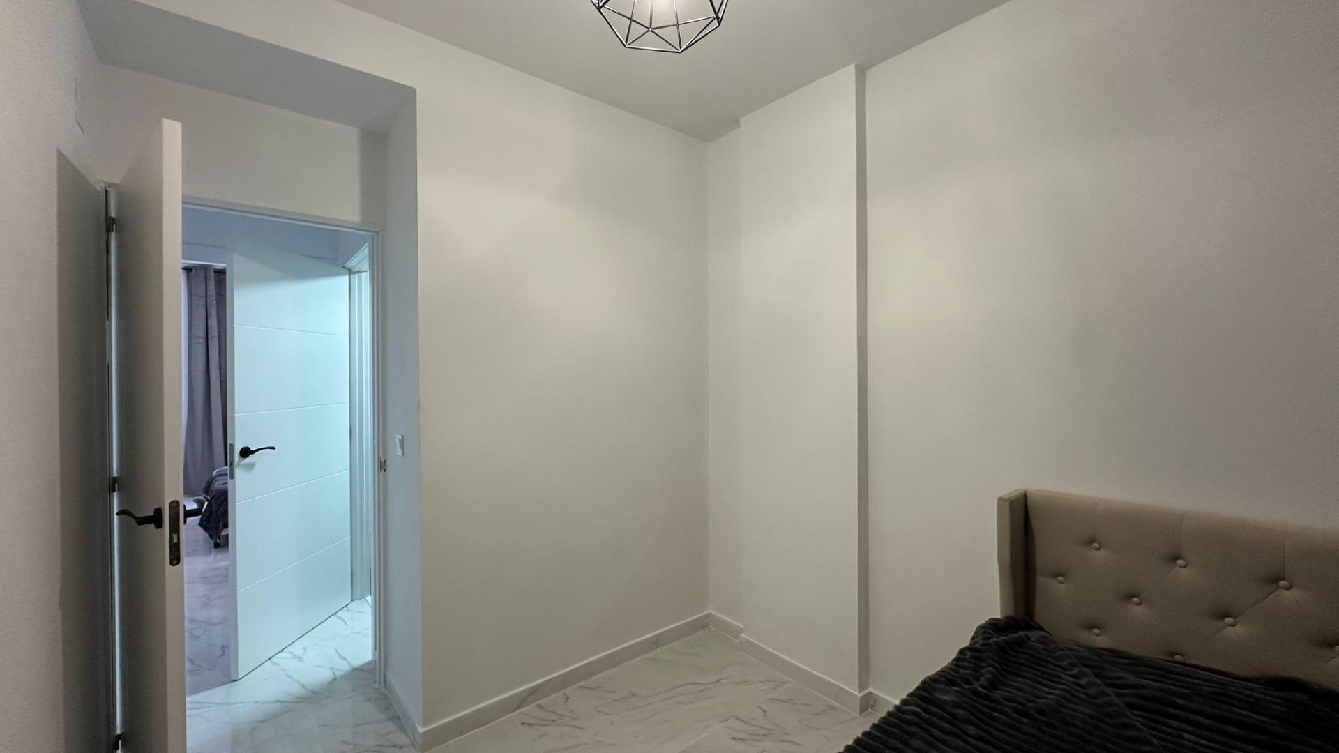 Bedroom in apartment for sale in Torrevieja