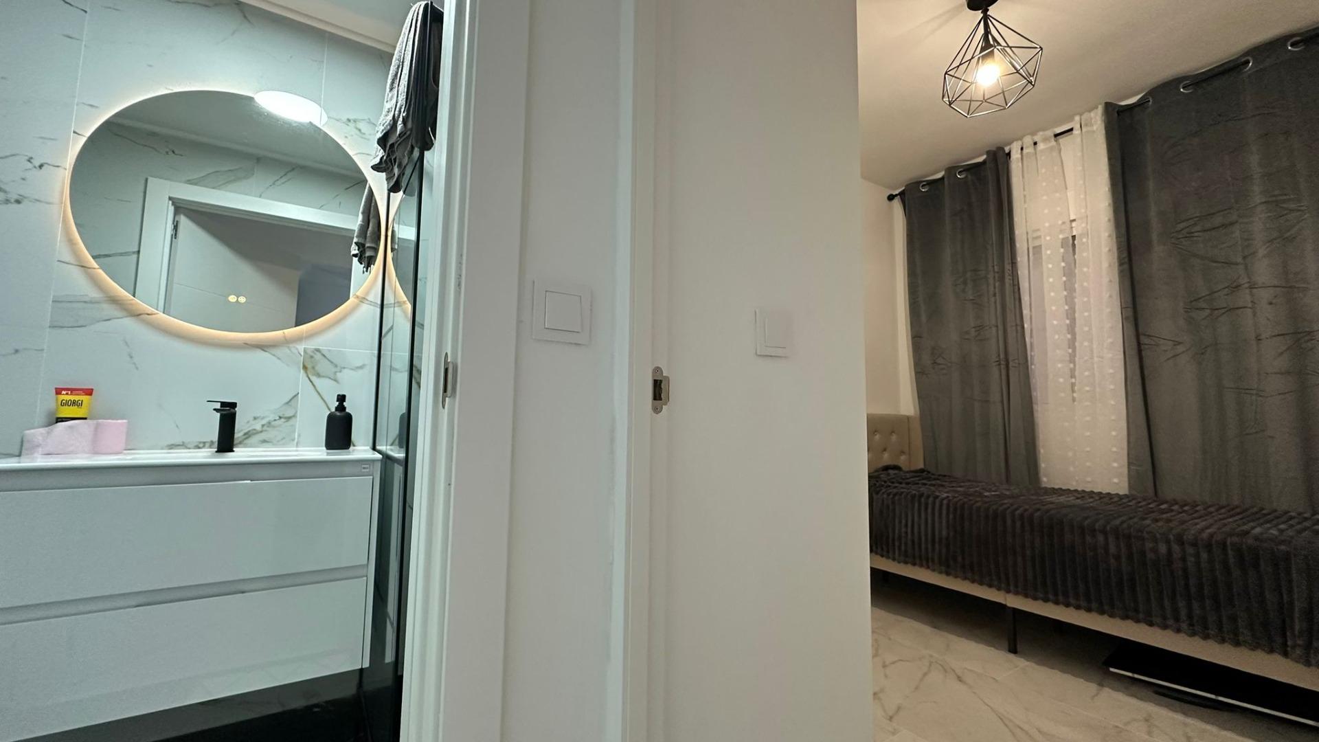Bedroom in apartment for sale in Torrevieja