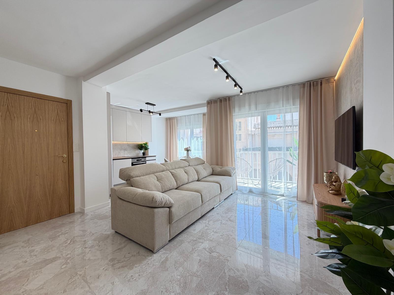 ✨ Renovated Penthouse Just 250 Meters from Playa del Cura – Torrevieja We present this spectacular t