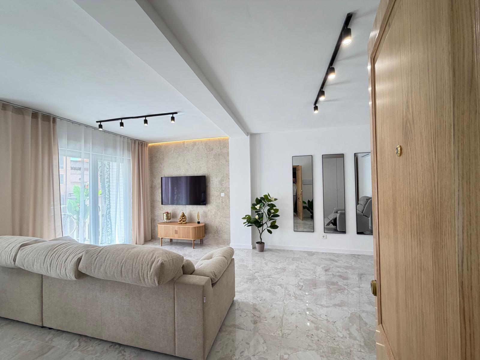 ✨ Renovated Penthouse Just 250 Meters from Playa del Cura – Torrevieja We present this spectacular t