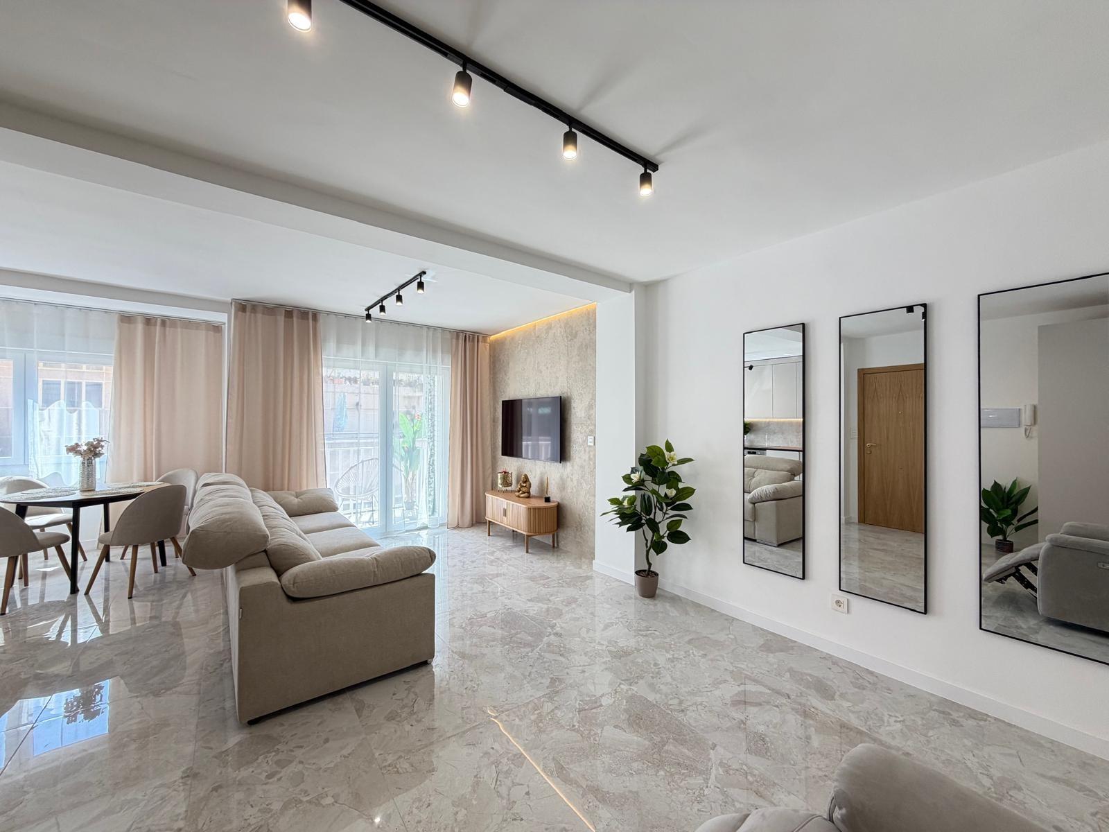 ✨ Renovated Penthouse Just 250 Meters from Playa del Cura – Torrevieja We present this spectacular t