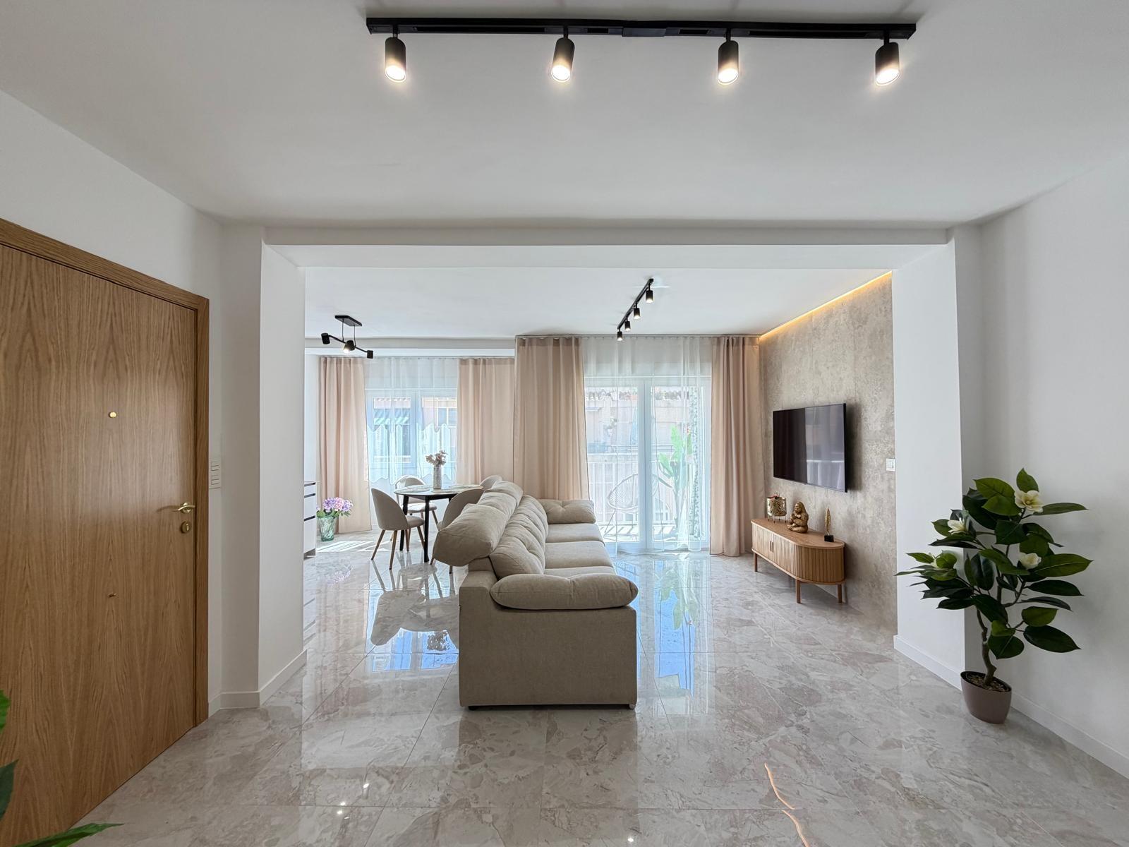 ✨ Renovated Penthouse Just 250 Meters from Playa del Cura – Torrevieja We present this spectacular t