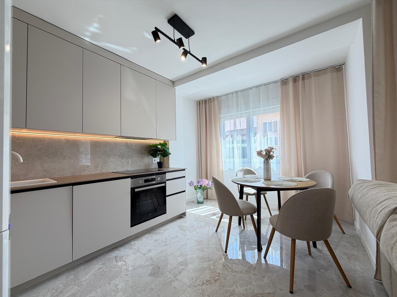 ✨ Renovated Penthouse Just 250 Meters from Playa del Cura – Torrevieja We present this spectacular t