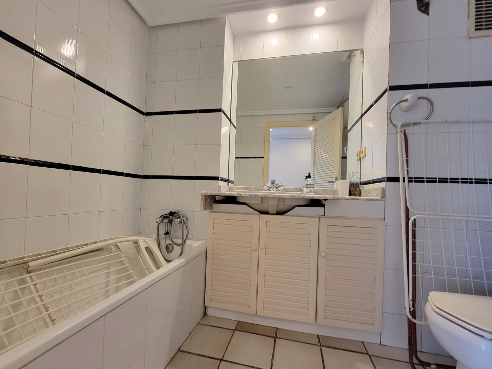 Bathroom in penthouse for sale in Torrevieja