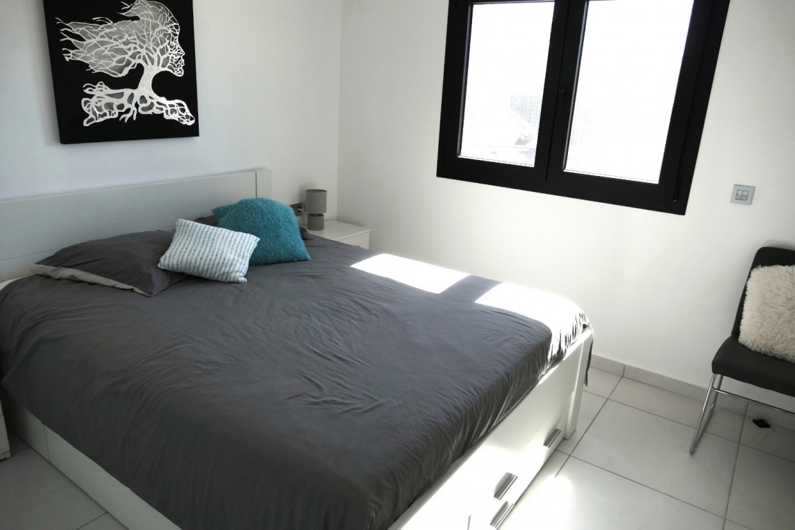 Master bedroom in villa for sale in Benijofar