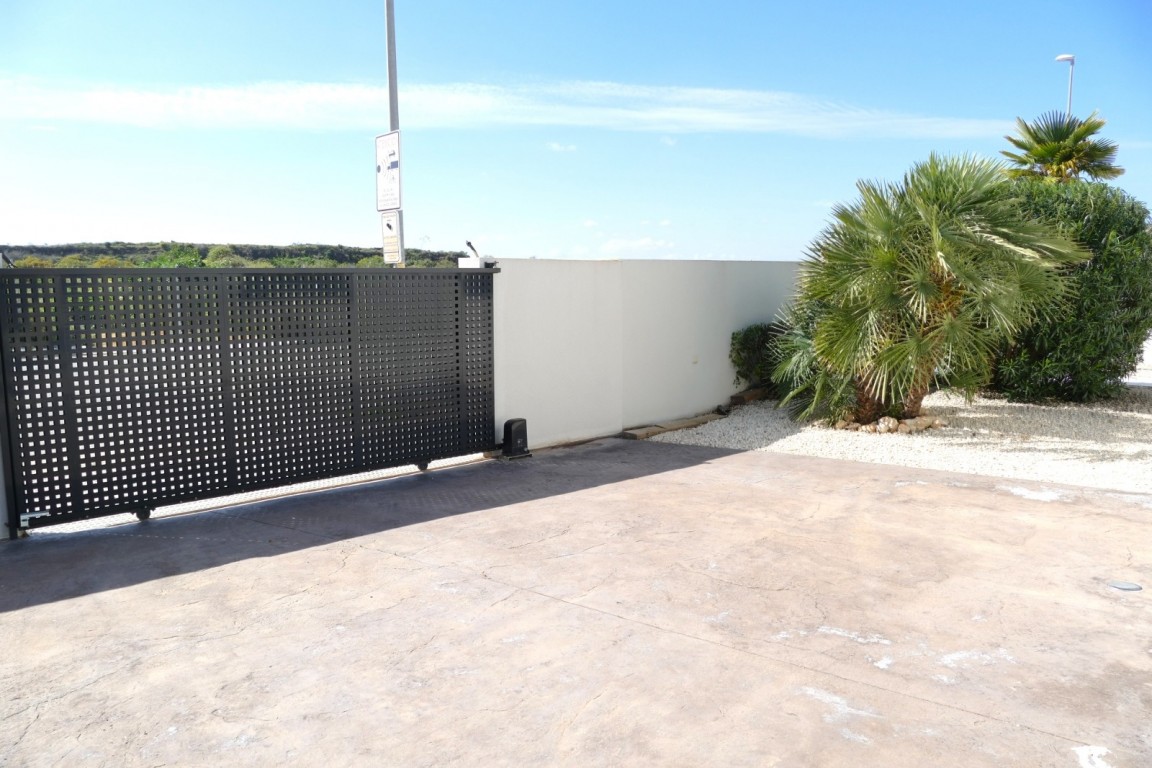Bedroom in villa for sale in Benijofar