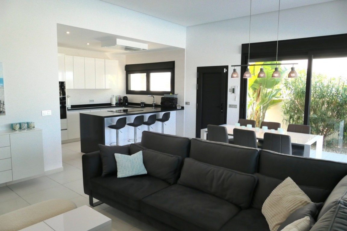 Terrace in villa for sale in Benijofar