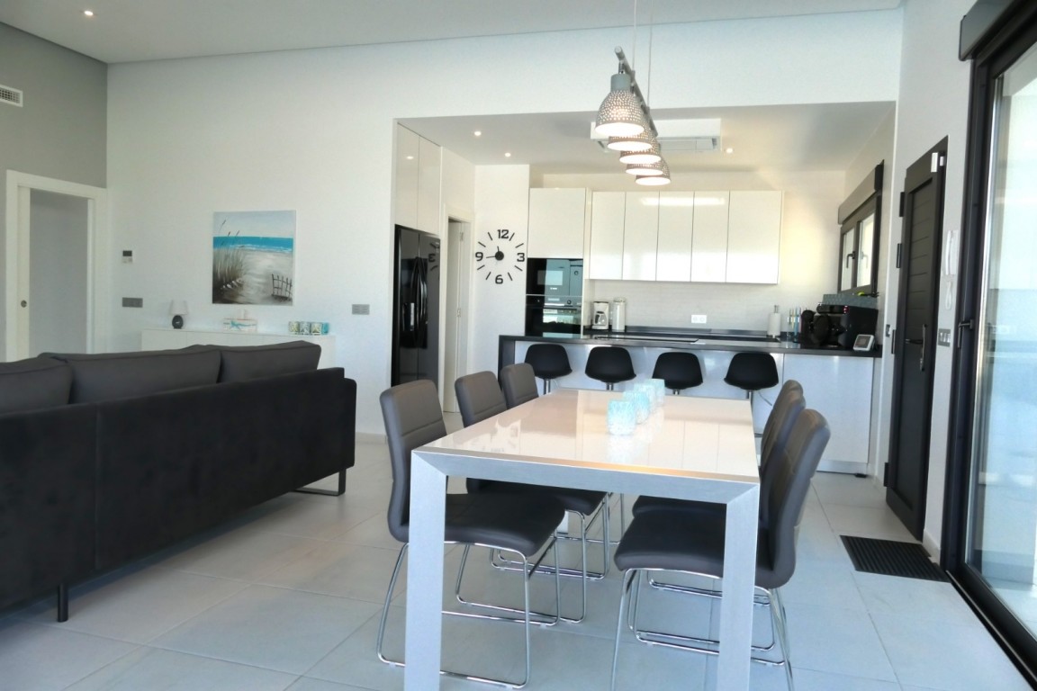 Pool area in villa for sale in Benijofar