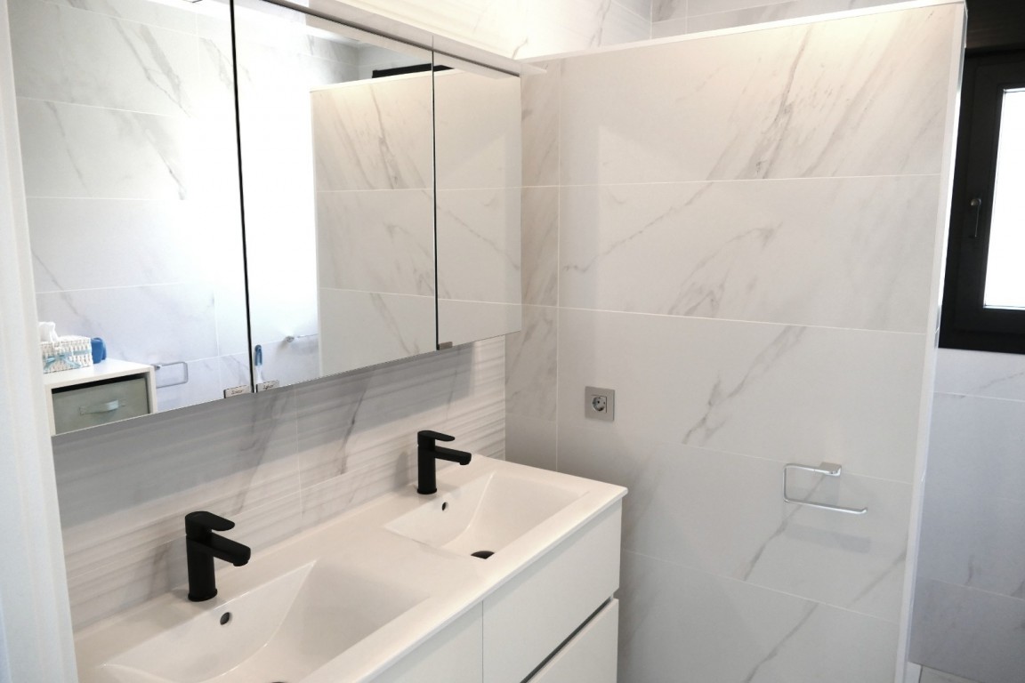 Bedroom in villa for sale in Benijofar
