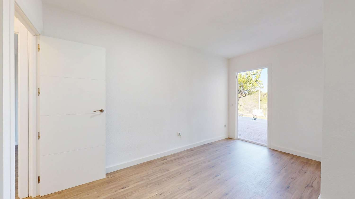 Pool area in bungalow for sale in Orihuela