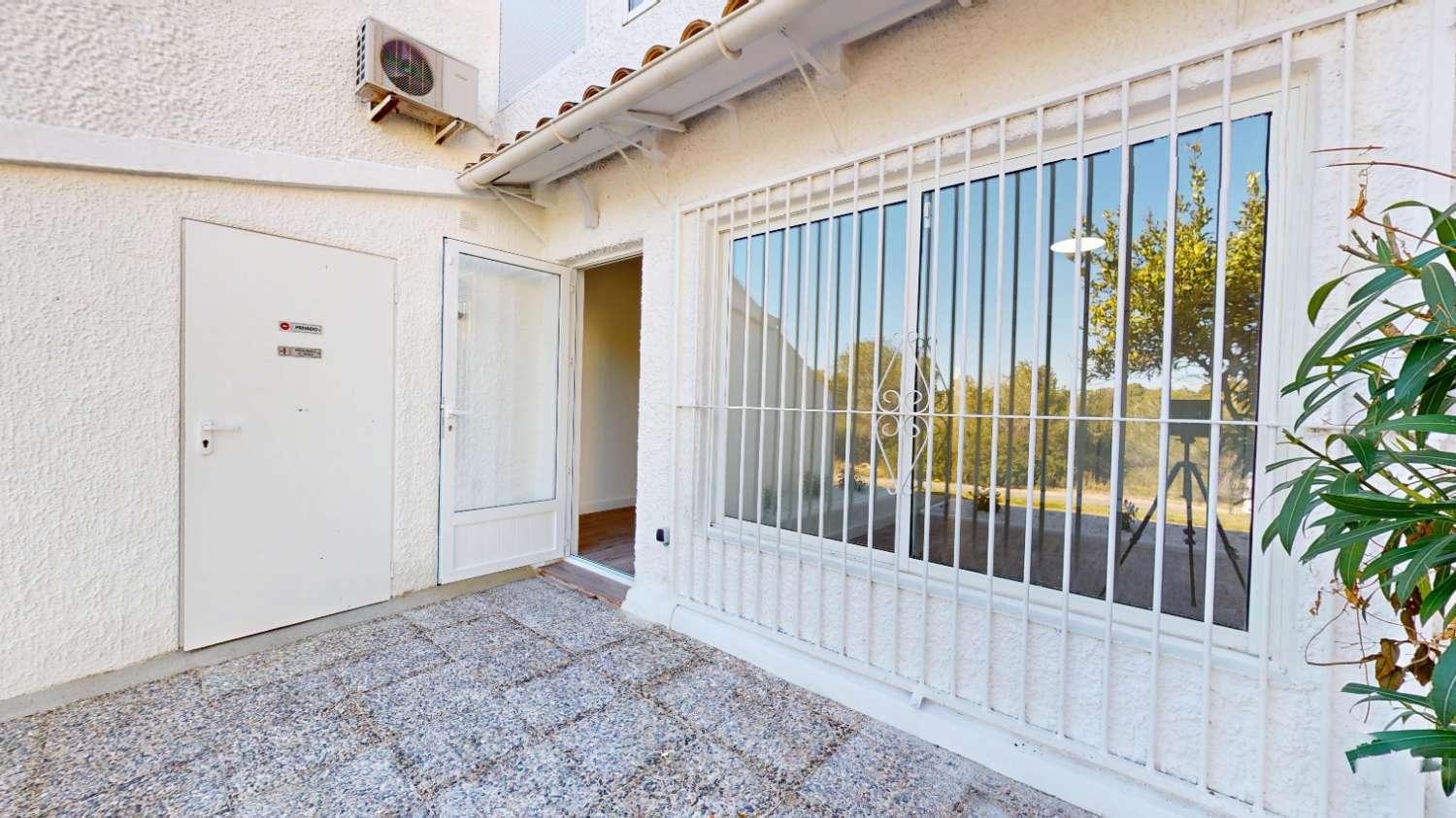 Master bedroom in bungalow for sale in Orihuela