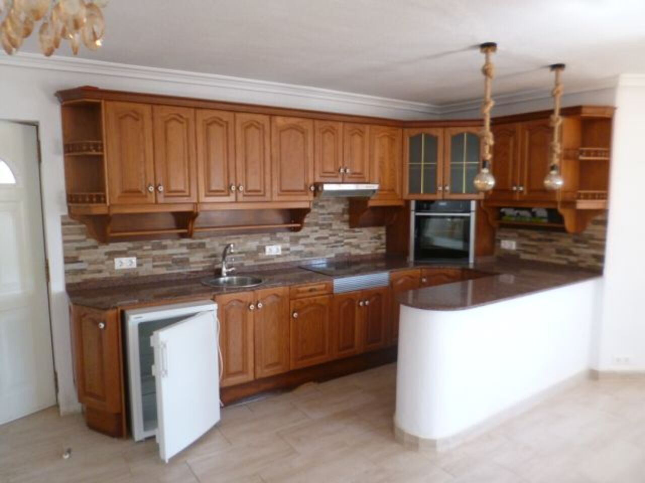 A Very spacious 5 bedroom Villa, beautifully decorated throughout and well maintained gardens with a