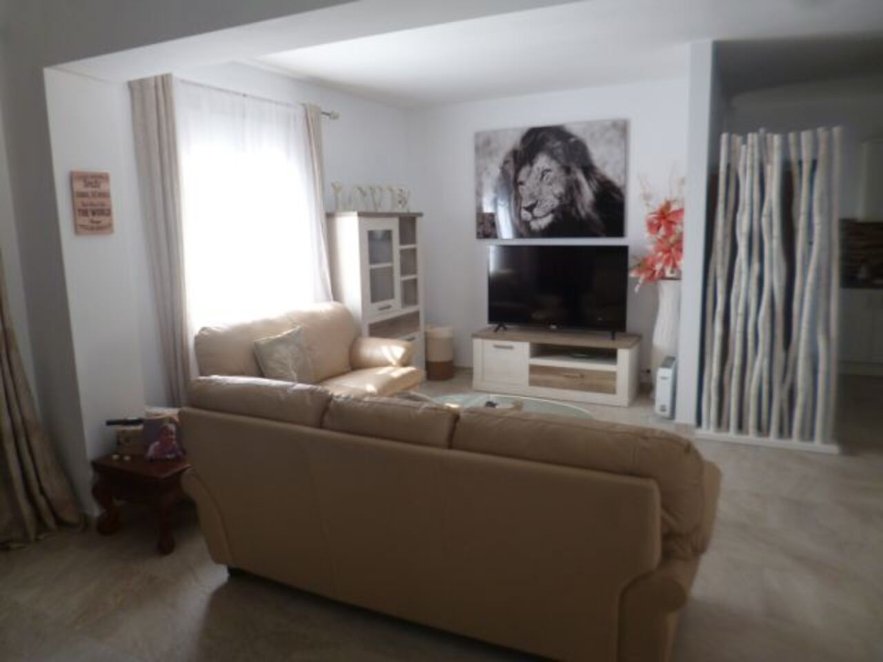 A Very spacious 5 bedroom Villa, beautifully decorated throughout and well maintained gardens with a
