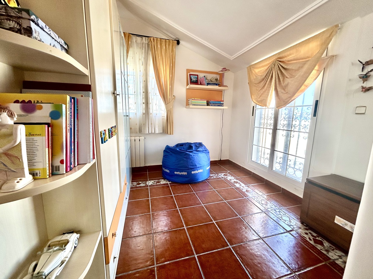 Dining area in villa for sale in La Mata
