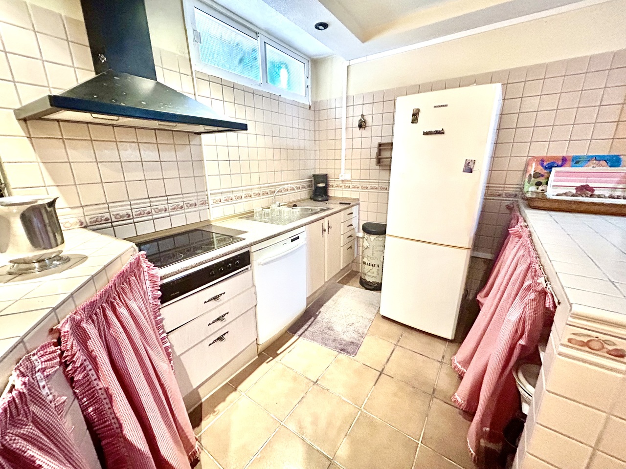 Dining area in villa for sale in La Mata