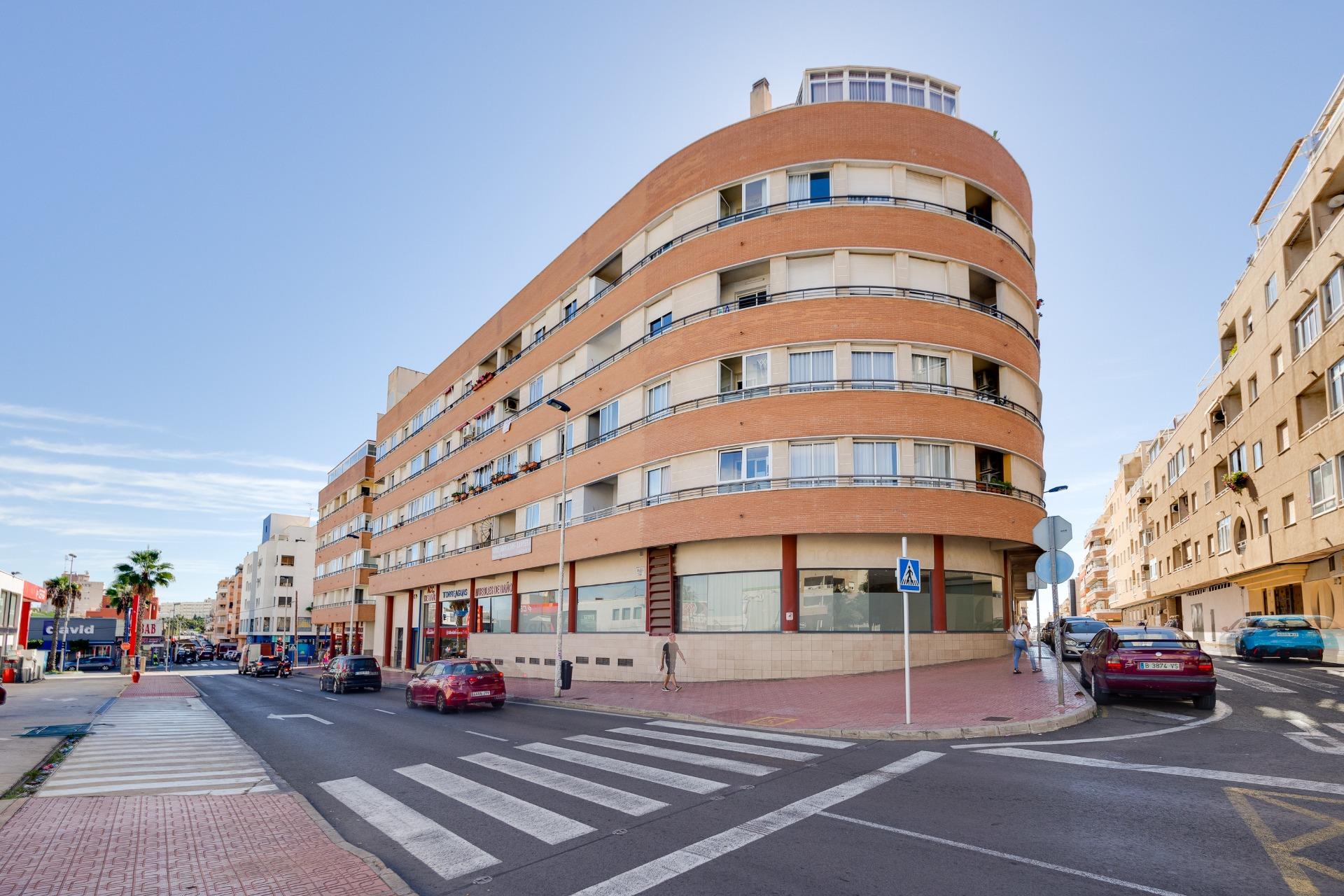 Spacious apartment in the centre of Torrevieja ☀️ Discover this fantastic apartment located in the v