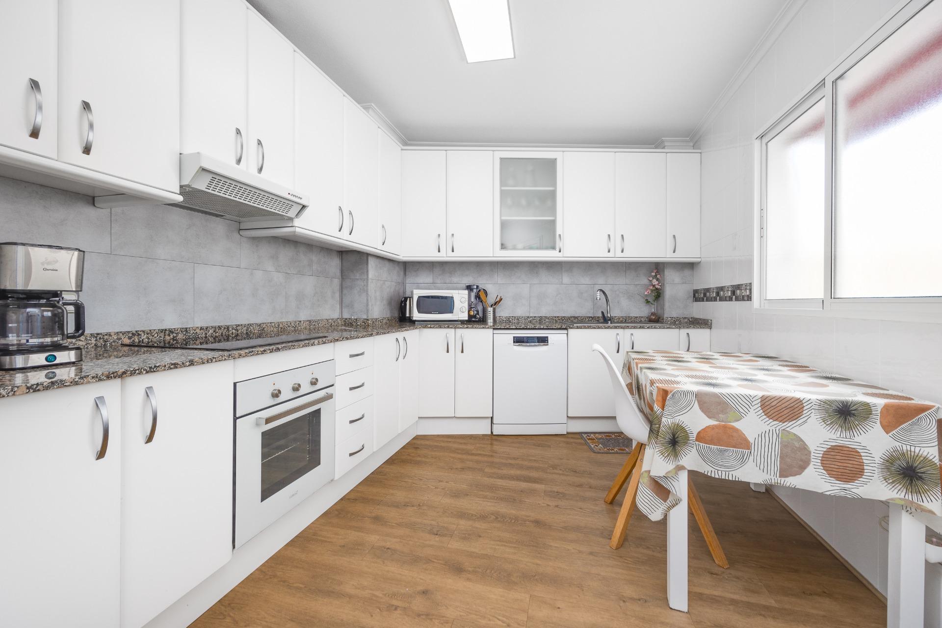 Spacious apartment in the centre of Torrevieja ☀️ Discover this fantastic apartment located in the v