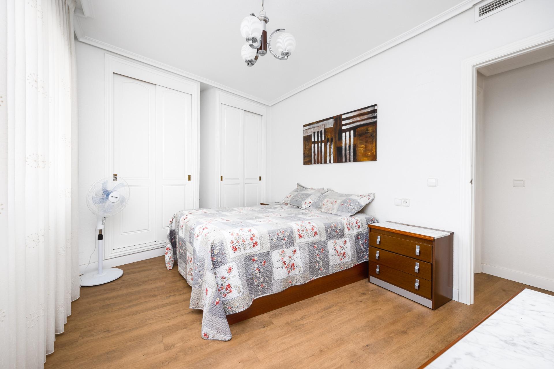 Spacious apartment in the centre of Torrevieja ☀️ Discover this fantastic apartment located in the v