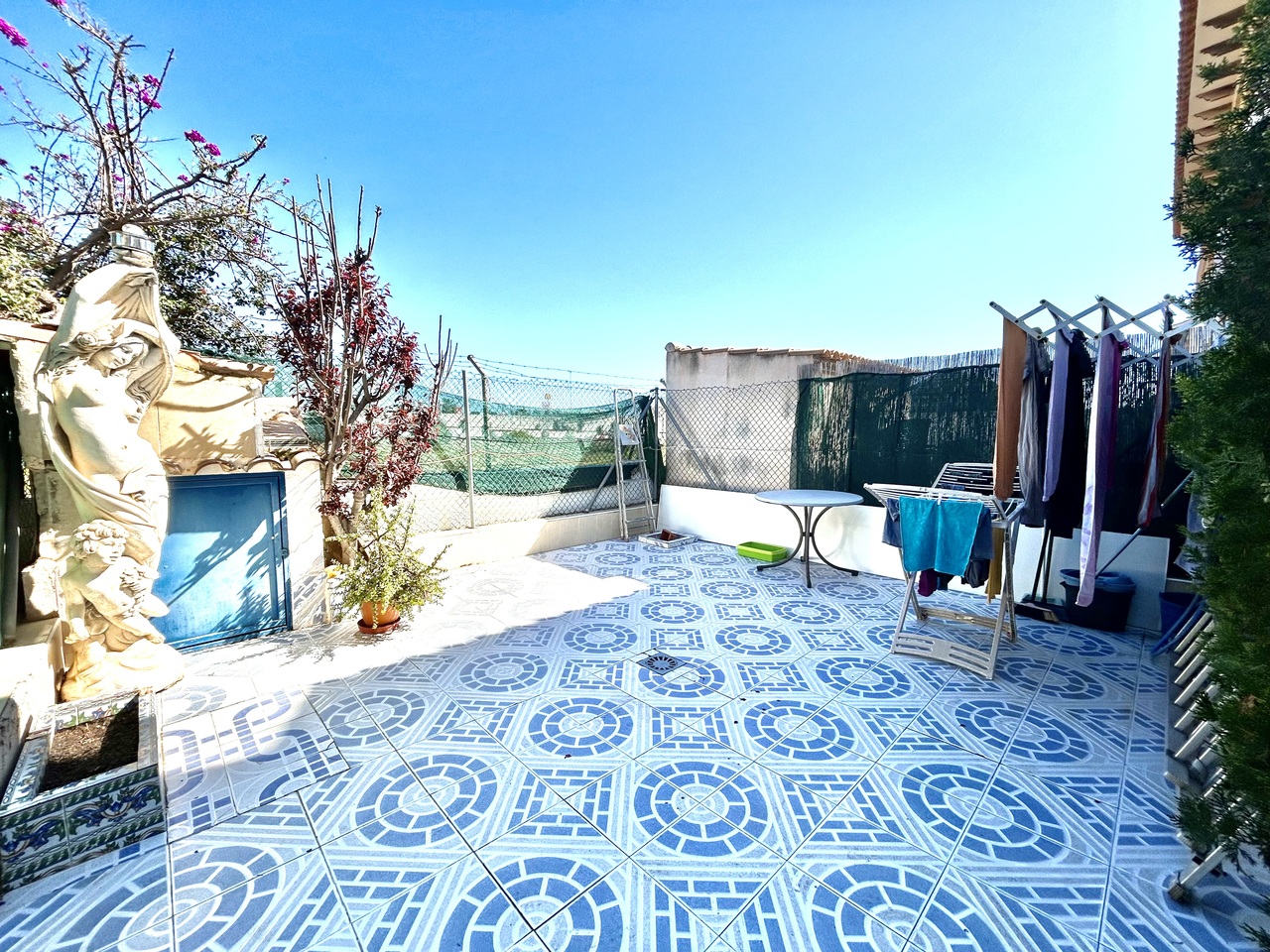 Dining area in penthouse for sale in Playa Flamenca