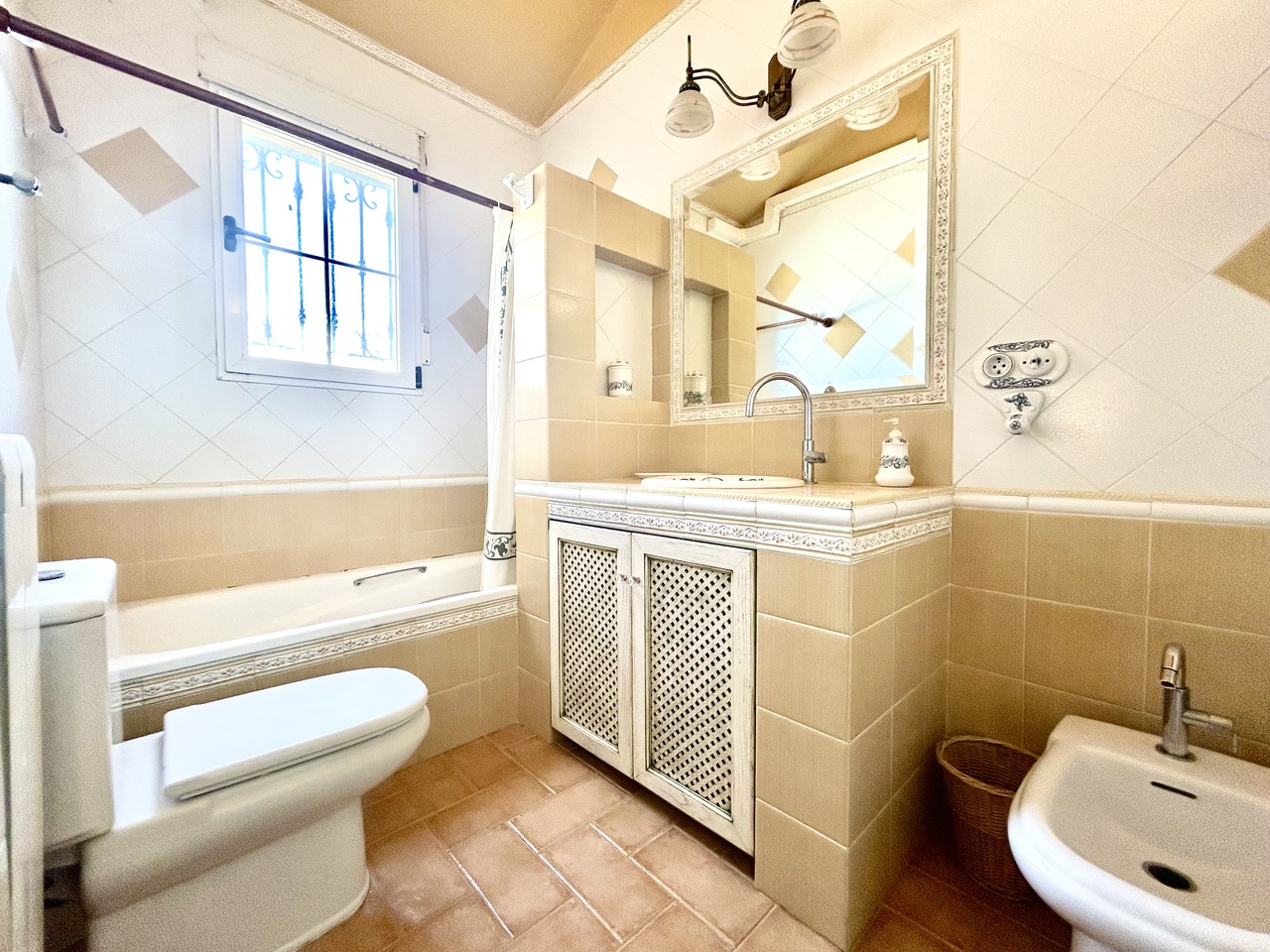 Bedroom in villa for sale in La Mata