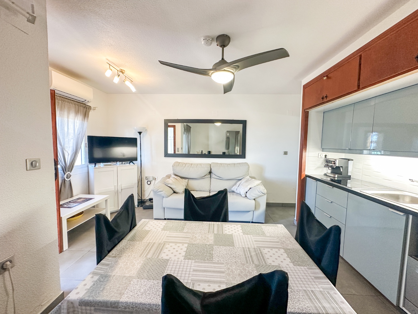 Bedroom in apartment for sale in Villamartin