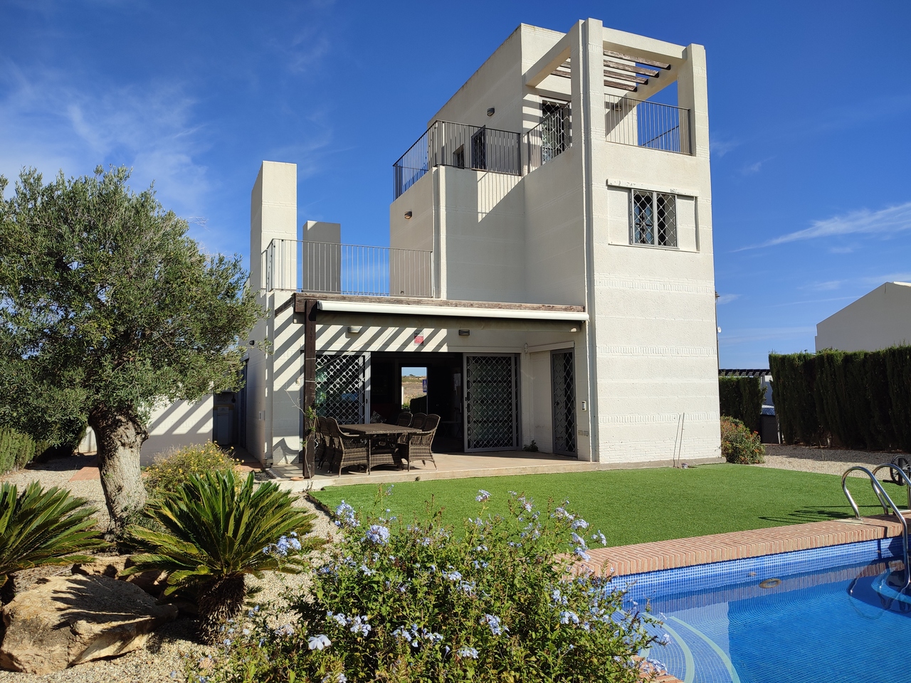RESALE VILLA - Set on 3 levels there are 3 bedrooms and 2 walkin showers, plus terraces of the bedro
