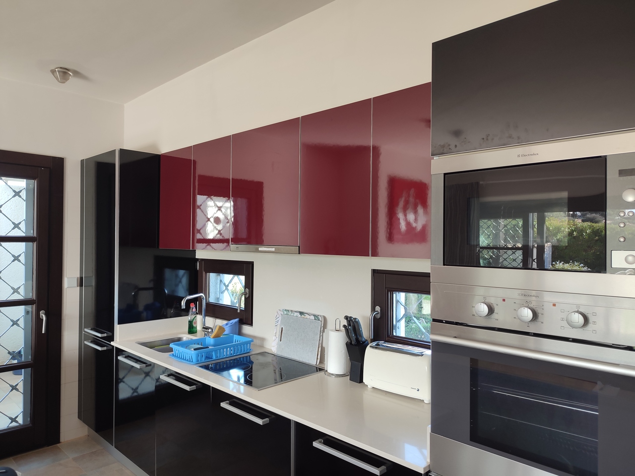 RESALE VILLA - Set on 3 levels there are 3 bedrooms and 2 walkin showers, plus terraces of the bedro