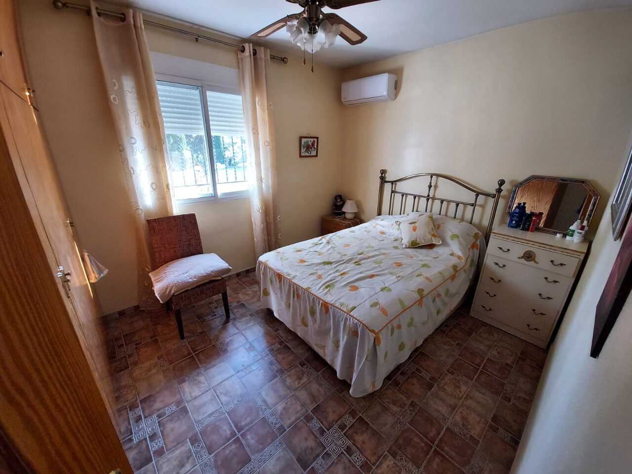 Bedroom in villa for sale in Calasparra