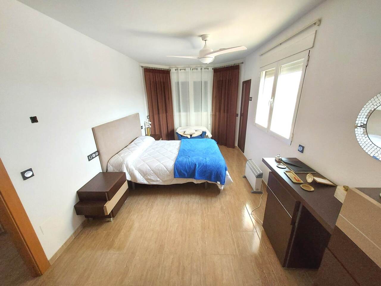 Master bedroom in villa for sale in Calasparra