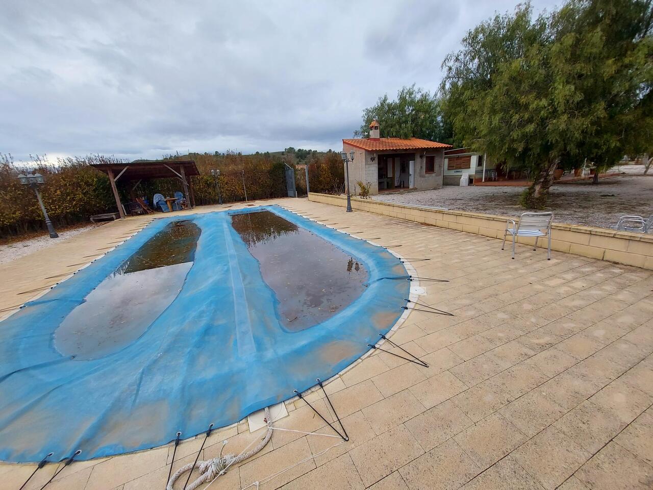 Excellent Mobile Home with Large Verranda on 5,000m2 plot in Lovely Natural Setting with Private Swi