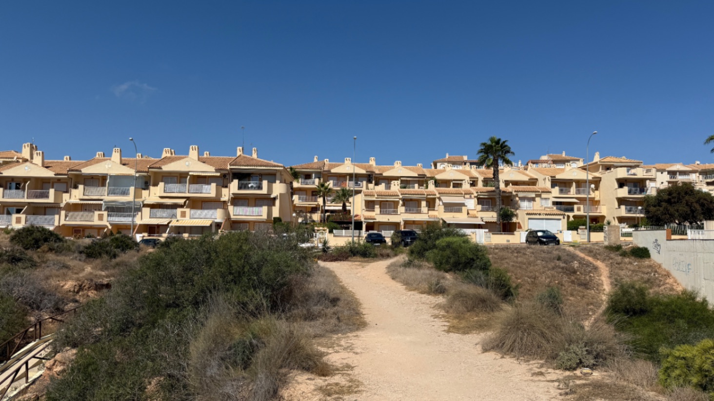 Master bedroom in duplex for sale in Orihuela