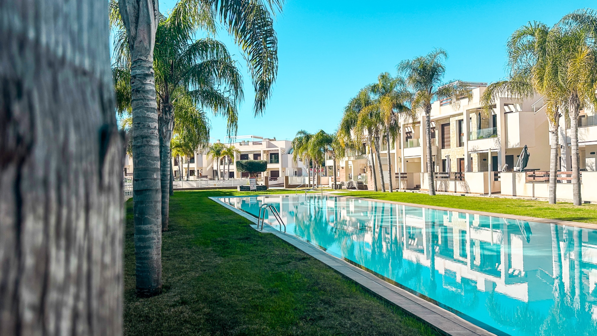 Modern Top-Floor Bungalow with Private Roof Terrace in Los Balcones, Torrevieja This stylish top-flo