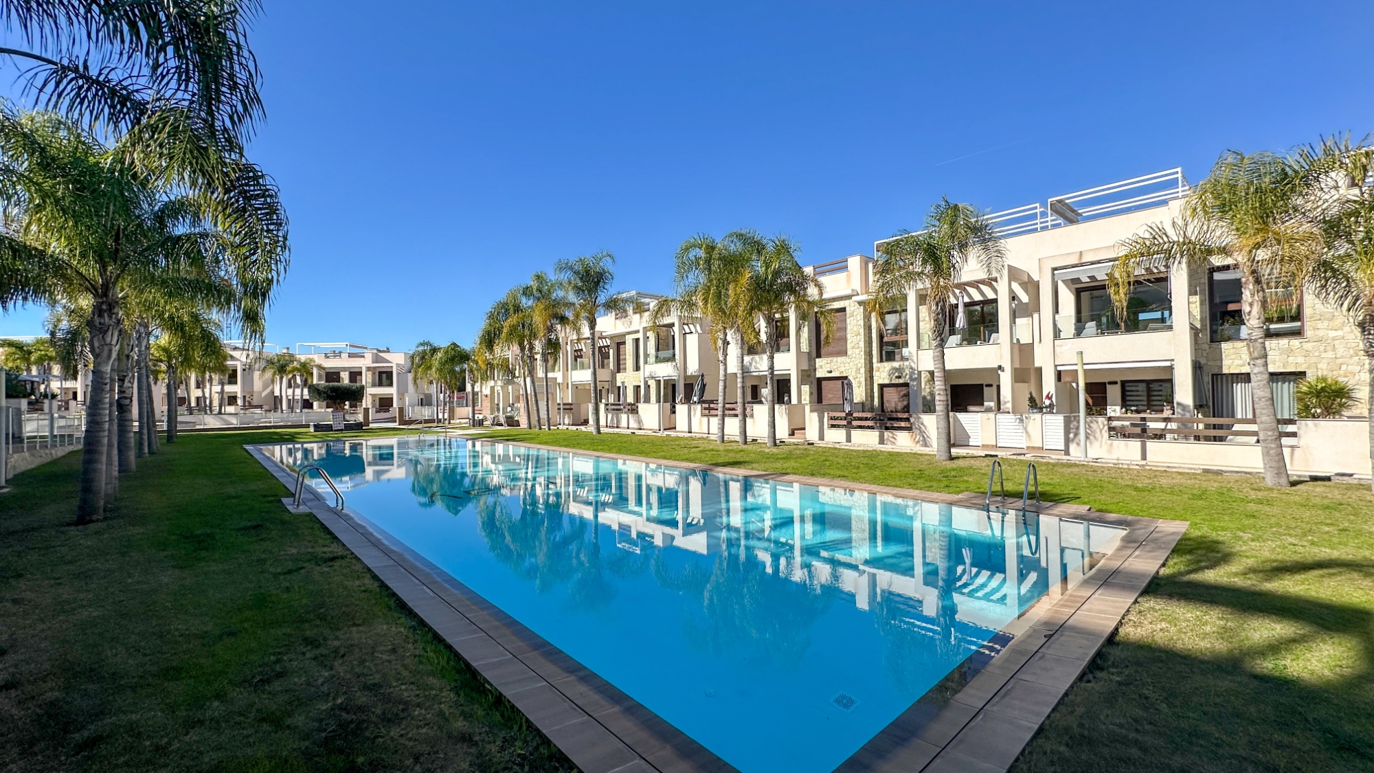 Bedroom in apartment for sale in Torrevieja