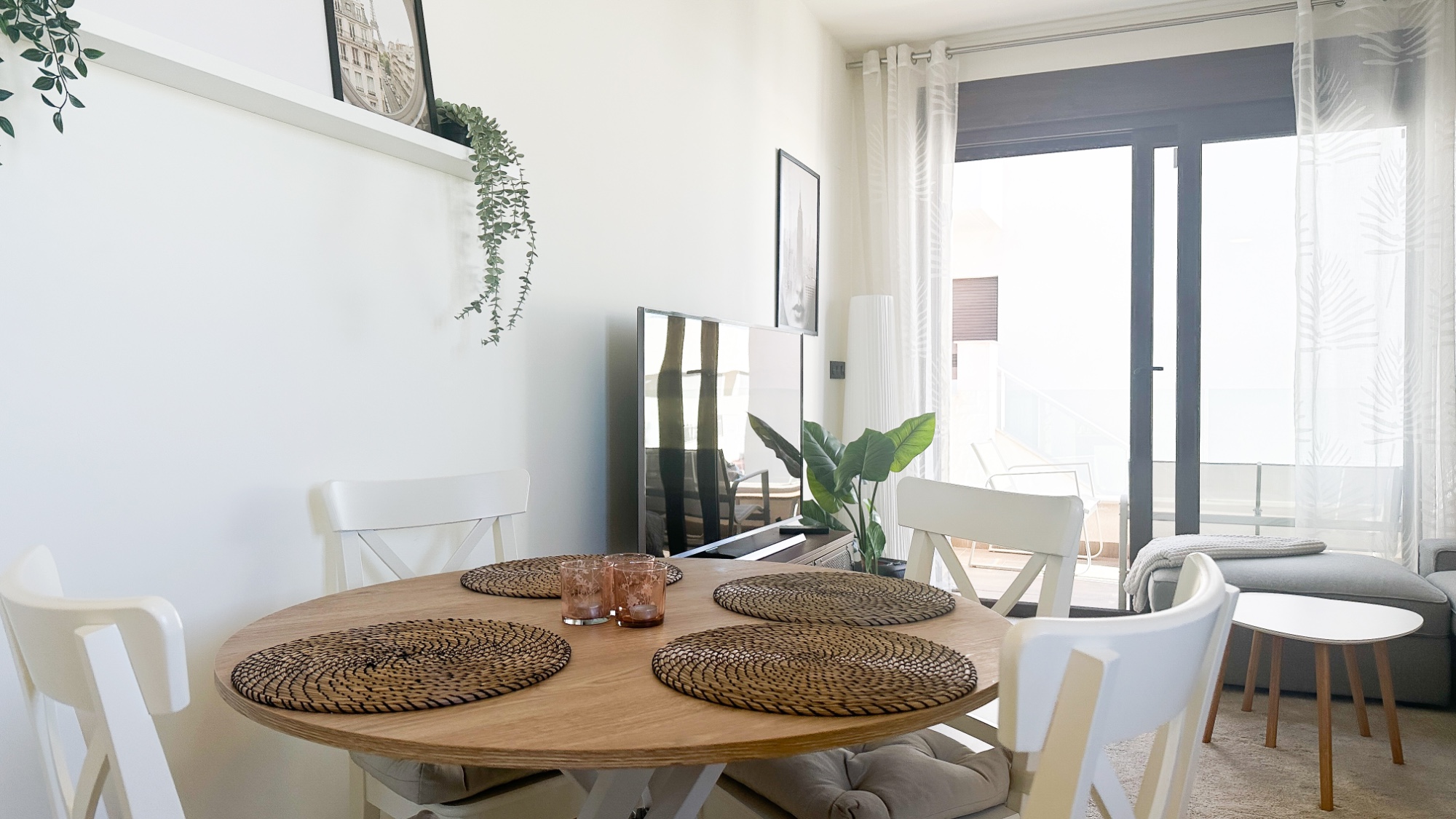Modern Top-Floor Bungalow with Private Roof Terrace in Los Balcones, Torrevieja This stylish top-flo