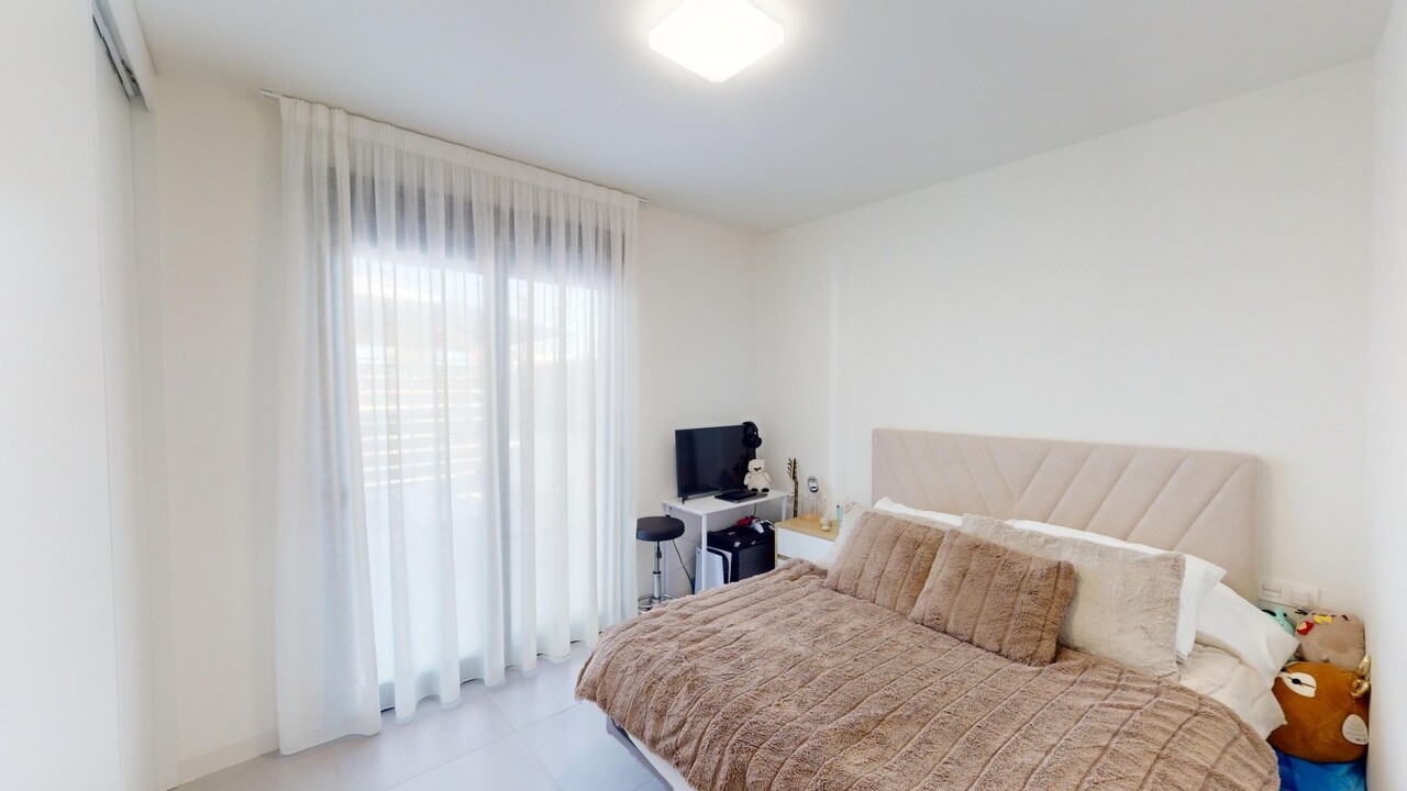 Bedroom in villa for sale in Roldan