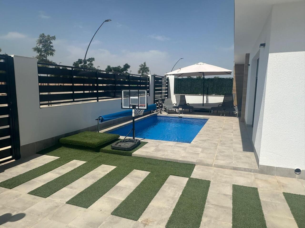 Bedroom in villa for sale in Roldan
