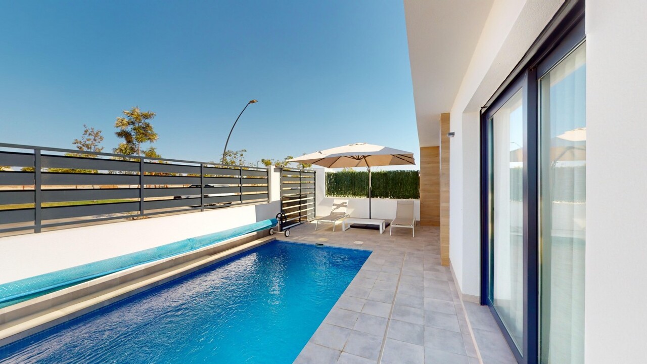 Master bedroom in villa for sale in Roldan