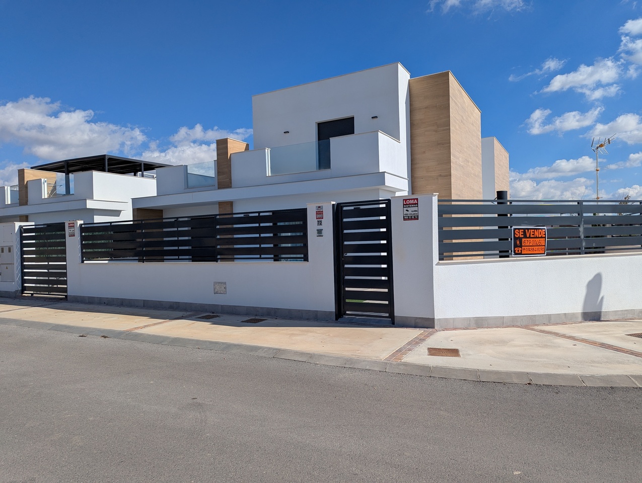 Pool area in villa for sale in Roldan