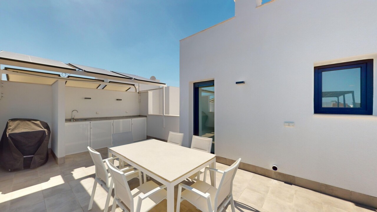 Bedroom in villa for sale in Roldan