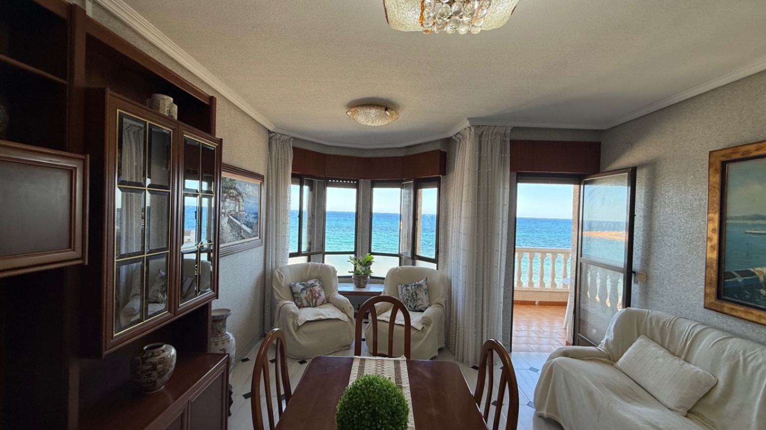 Stunning Frontline Apartment in Playa de los Locos, Torrevieja Experience Mediterranean living at it