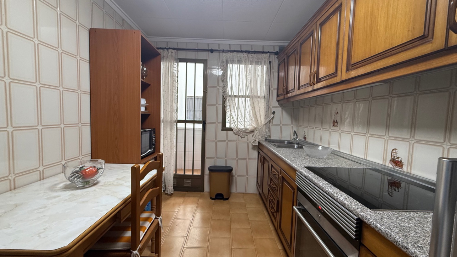 Stunning Frontline Apartment in Playa de los Locos, Torrevieja Experience Mediterranean living at it
