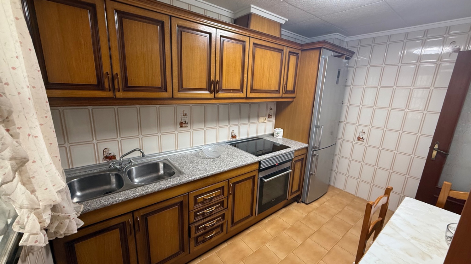 Stunning Frontline Apartment in Playa de los Locos, Torrevieja Experience Mediterranean living at it