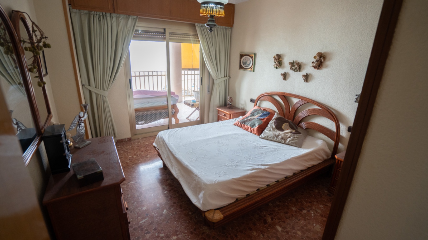 Bedroom in apartment for sale in Torrevieja