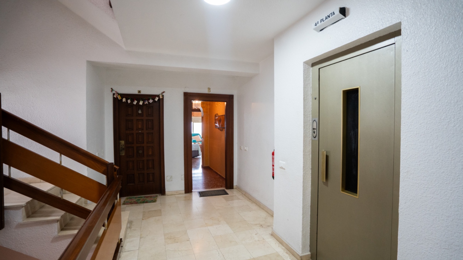Charming Mediterranean-Style Seafront Apartment with Breathtaking Views in Torrevieja Nestled right