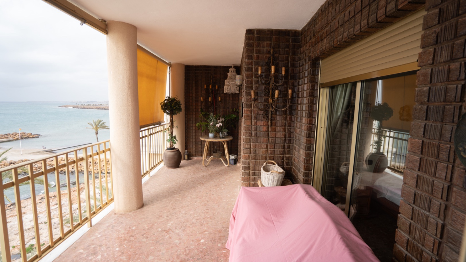Bedroom in apartment for sale in Torrevieja