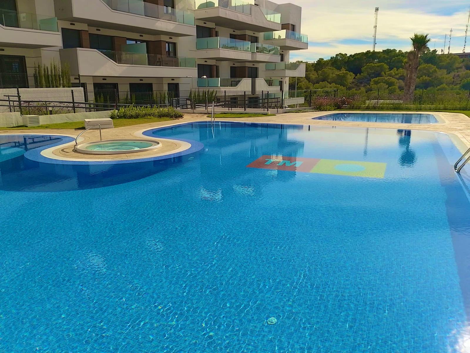 Charming Apartment in Orihuela Welcome to this delightful two-bedroom apartment located in the pictu